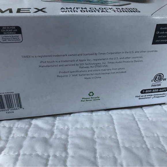 New In Box: Timex Audio AM/FM Dual Alarm Clock with Digital Tuning - 20 Presets - Picture 4 of 6